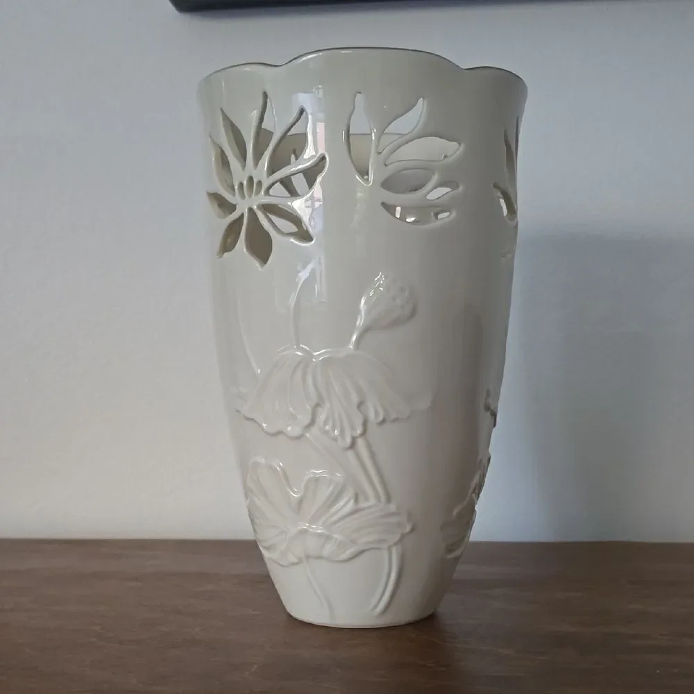 Lenox | Gold Accent Poinsettia Vase